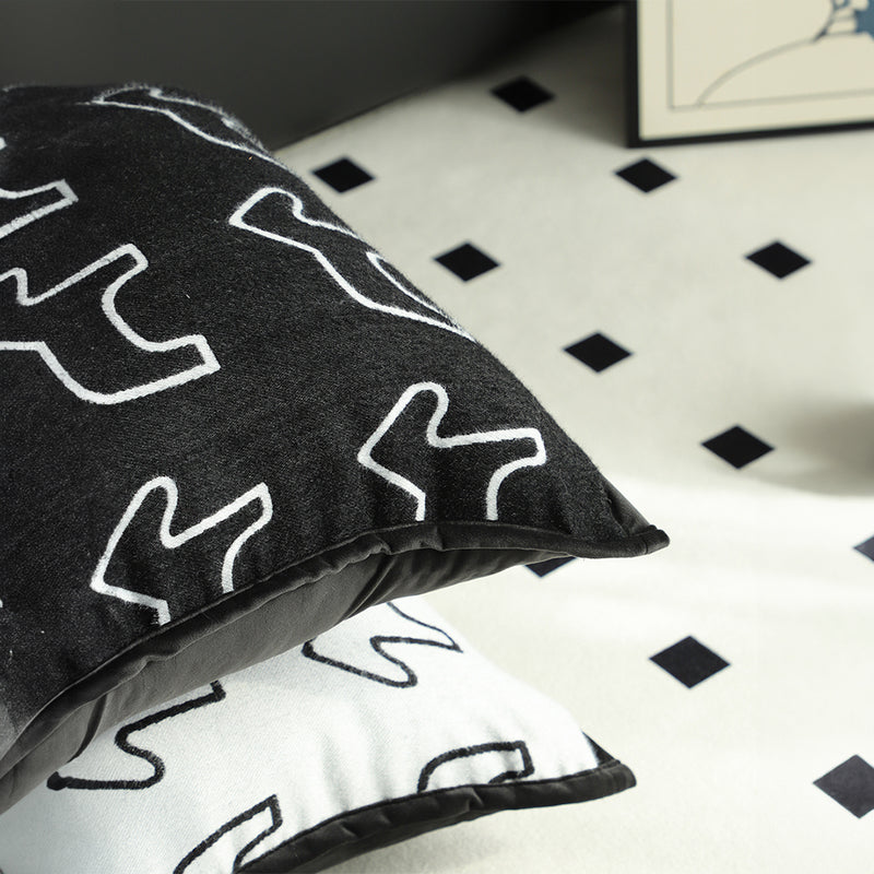 2X Throw Pillow Teddy Fleece 45X45X14 Cm Square Pony Design Black Polyester