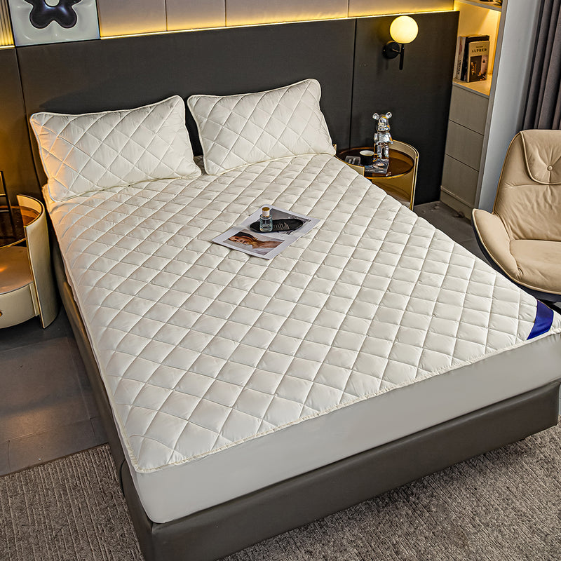 White Quilted Mattress Cover Polyester Set of 3 Includes Pillow Cases Protector
