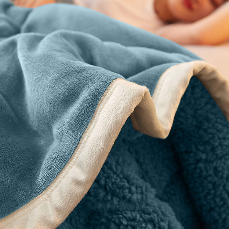 Lake Blue Double Sided Thick Flannel Polyester Throw Blanket for Bed Sofa