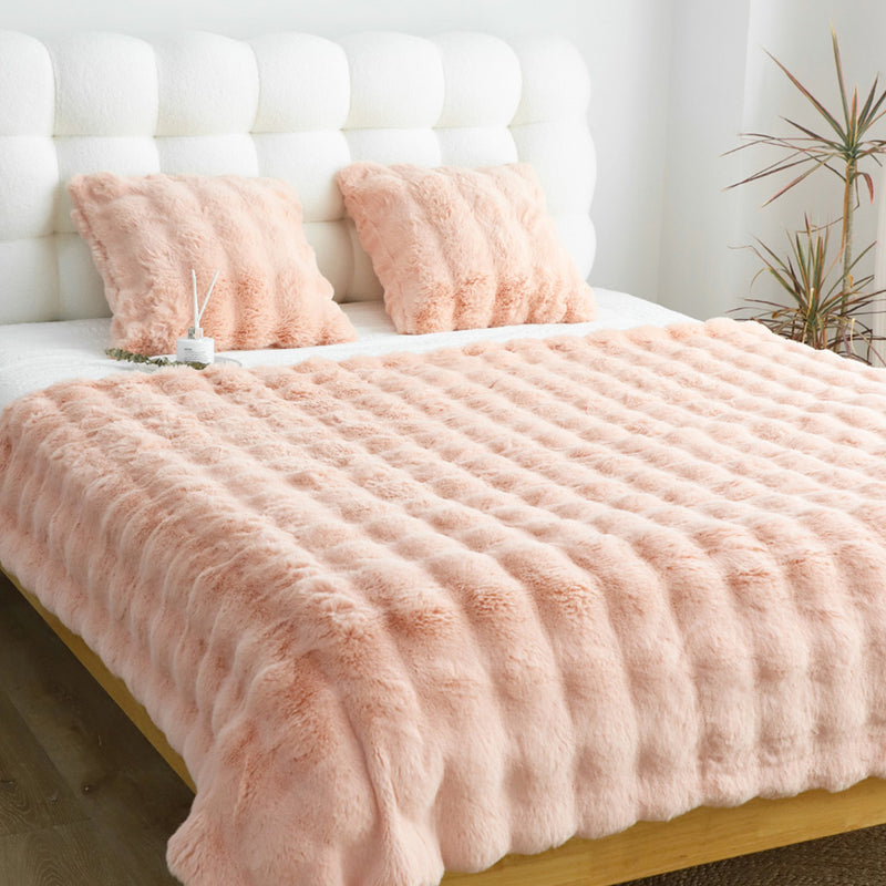 160X200cm Polyester Rabbit Fur Throw Blanket Double Layer Pink Machine Washable