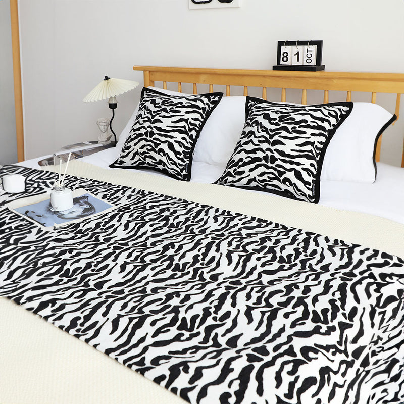 Queen Bed Scarf Runner Set of 3 Black Polyester 70x210cm With 2 Cushions