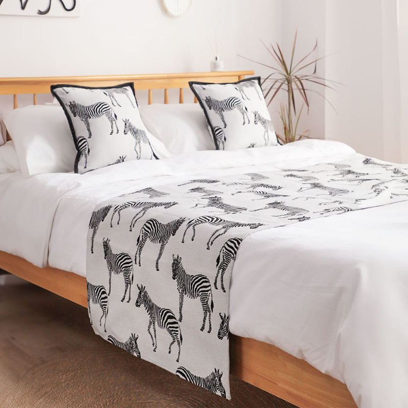 Queen 1.5m Bed Scarf Runner Polyester Zebra Luxury 70x210cm 2 Cushions Set of 3