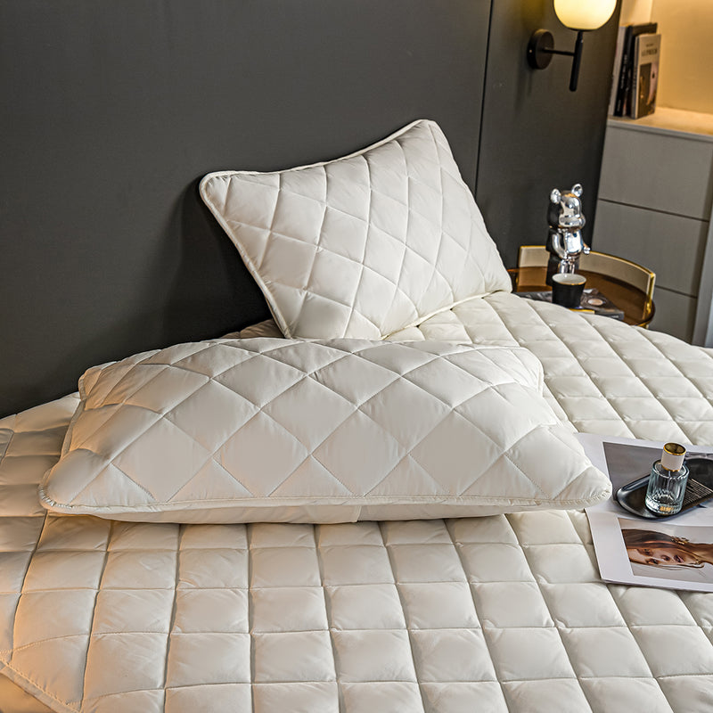 White Quilted Mattress Cover Polyester Set of 3 Includes Pillow Cases Protector