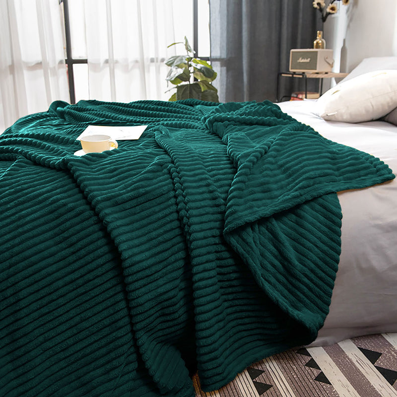 Dark Green Thin Flannel Blanket Cozy Lightweight 200x230cm Warm Bed Sofa Cover