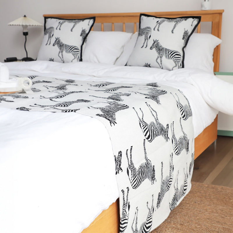 Queen 1.5m Bed Scarf Runner Polyester Zebra Luxury 70x210cm 2 Cushions Set of 3
