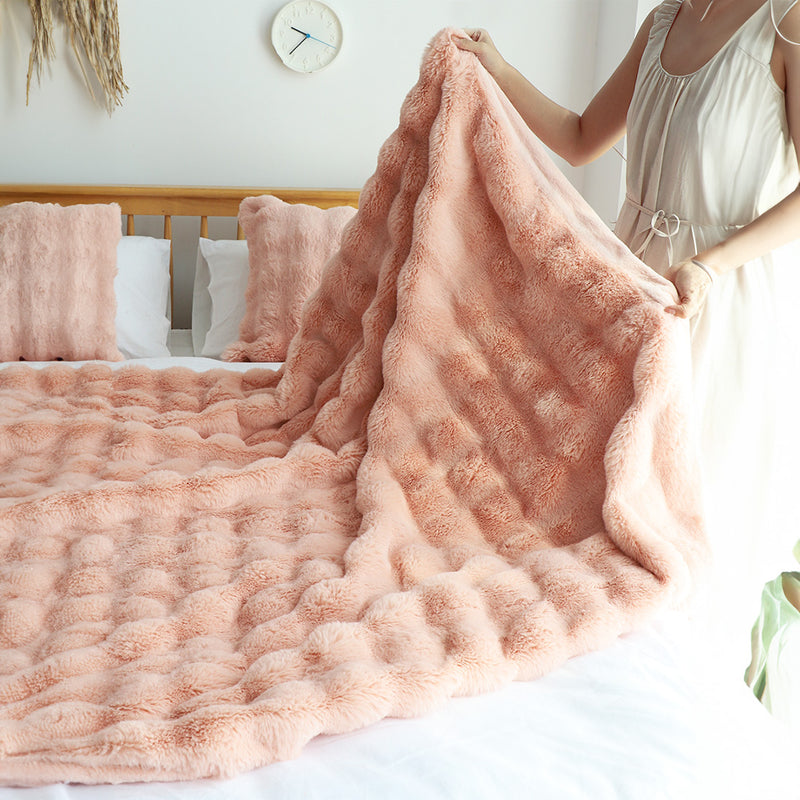 160X200cm Polyester Rabbit Fur Throw Blanket Double Layer Pink Machine Washable